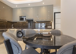 شقة حديثة على بعد خطوة واحدة من البحر-الراحة والأناقة في محمودلار