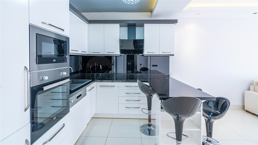 شقة حديثة 1 + 1 في مجمع سكني مع بنية تحتية غنية عن طريق البحر