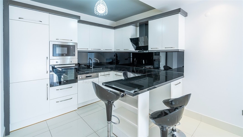 شقة حديثة 1 + 1 في مجمع سكني مع بنية تحتية غنية عن طريق البحر