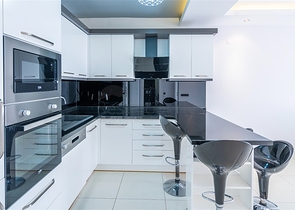 شقة حديثة 1 + 1 في مجمع سكني مع بنية تحتية غنية عن طريق البحر