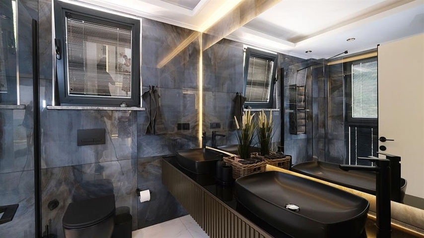 فيلا حديثة مع إطلالة بانورامية على البحر في ألانيا