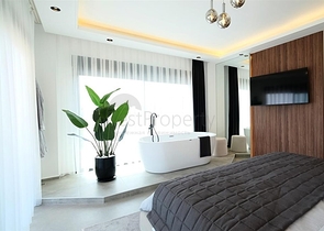 فيلا حديثة مع إطلالة بانورامية على البحر في ألانيا