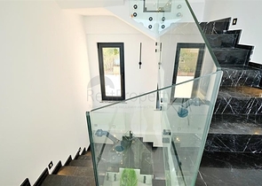 فيلا حديثة مع إطلالة بانورامية على البحر في ألانيا