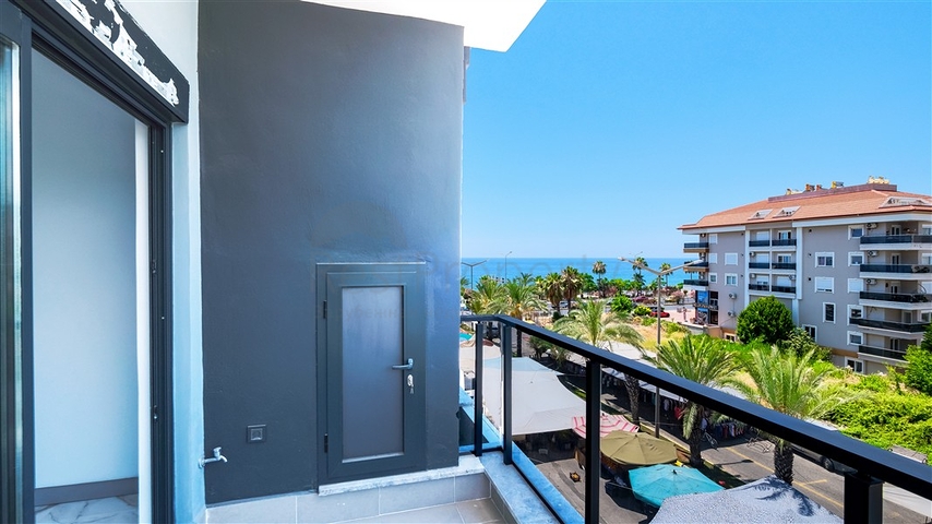 شقة حديثة على البحر ، محاطة بالسلام والراحة