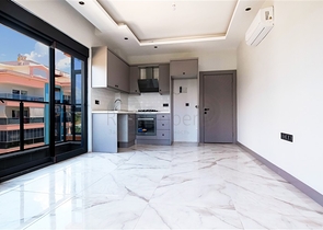 شقة حديثة على البحر ، محاطة بالسلام والراحة