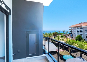 شقة حديثة على البحر ، محاطة بالسلام والراحة