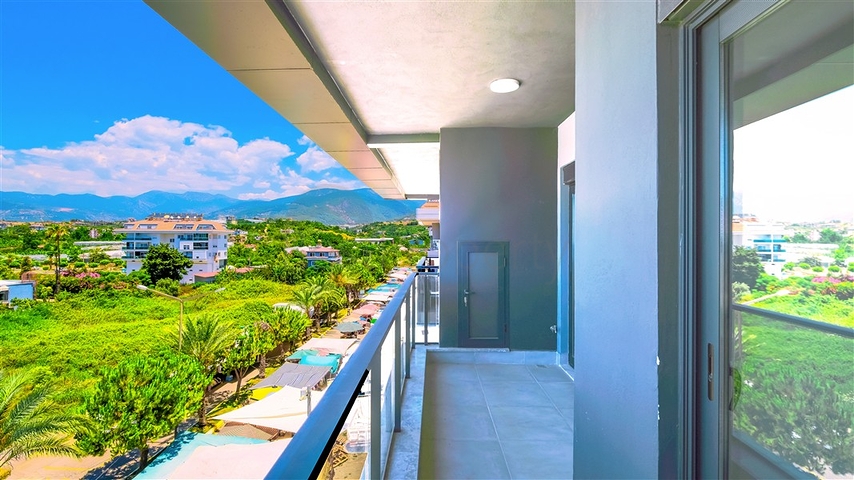 بنتهاوس على البحر مع تراسات واسعة وإطلالات بانورامية