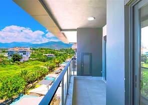 بنتهاوس على البحر مع تراسات واسعة وإطلالات بانورامية