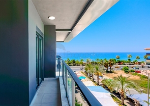 بنتهاوس على البحر مع تراسات واسعة وإطلالات بانورامية