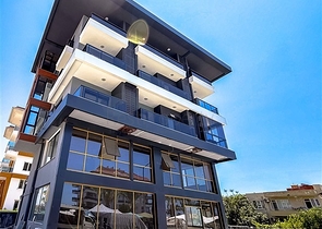 بنتهاوس على البحر مع تراسات واسعة وإطلالات بانورامية