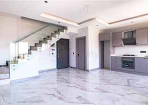 بنتهاوس على البحر مع تراسات واسعة وإطلالات بانورامية