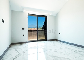 بنتهاوس على البحر مع تراسات واسعة وإطلالات بانورامية