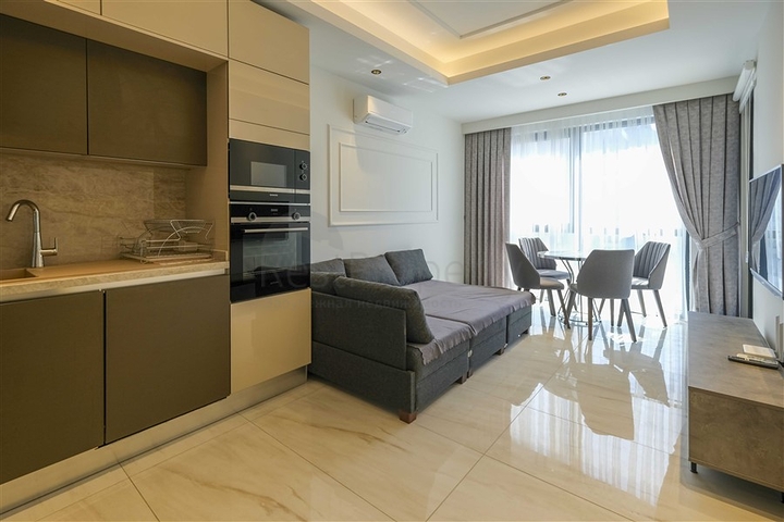 شقة حديثة مع إطلالة بانورامية على البحر في وسط محمودلار