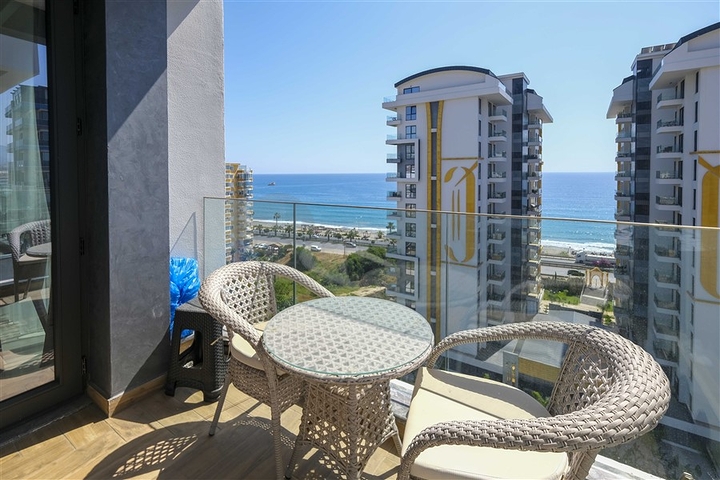 شقة حديثة مع إطلالة بانورامية على البحر في وسط محمودلار