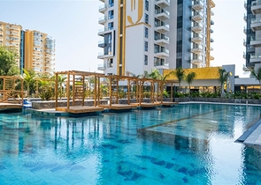 شقة حديثة مع إطلالة بانورامية على البحر في وسط محمودلار