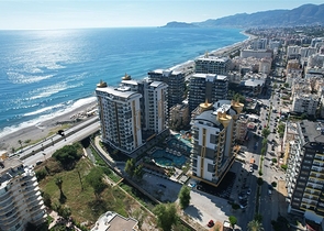 شقة حديثة مع إطلالة بانورامية على البحر في وسط محمودلار