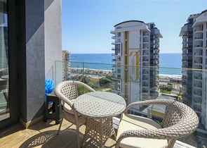 شقة حديثة مع إطلالة بانورامية على البحر في وسط محمودلار