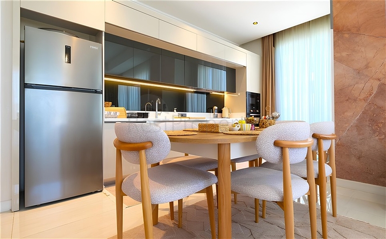 شقة فاخرة 3 + 1 مع حديقة في مجمع النخبة على البحر