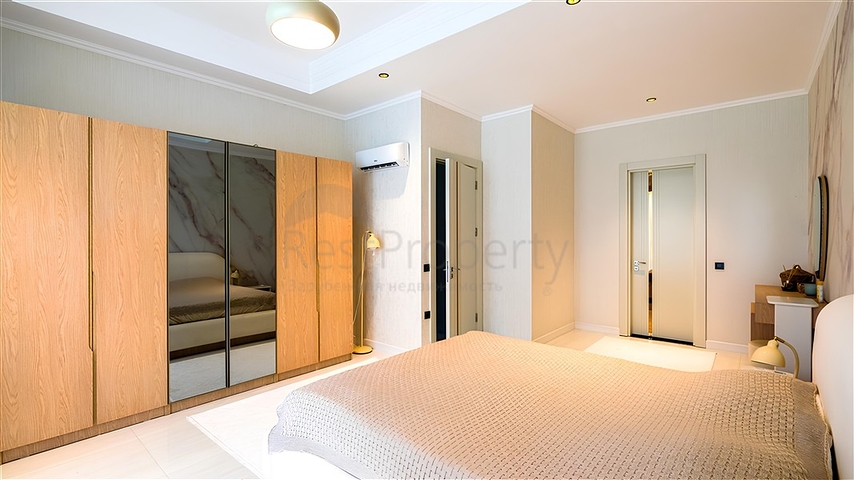 شقة فاخرة 3 + 1 مع حديقة في مجمع النخبة على البحر