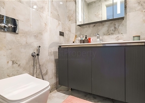 شقة فاخرة 3 + 1 مع حديقة في مجمع النخبة على البحر