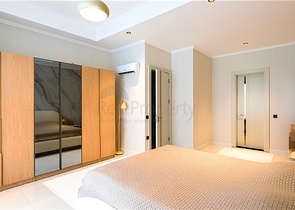 شقة فاخرة 3 + 1 مع حديقة في مجمع النخبة على البحر