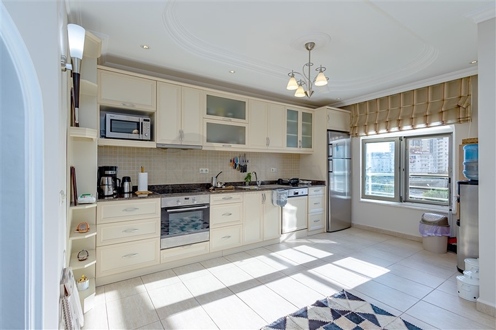 شقة مريحة مفروشة 2 + 1 في مجمع مع البنية التحتية