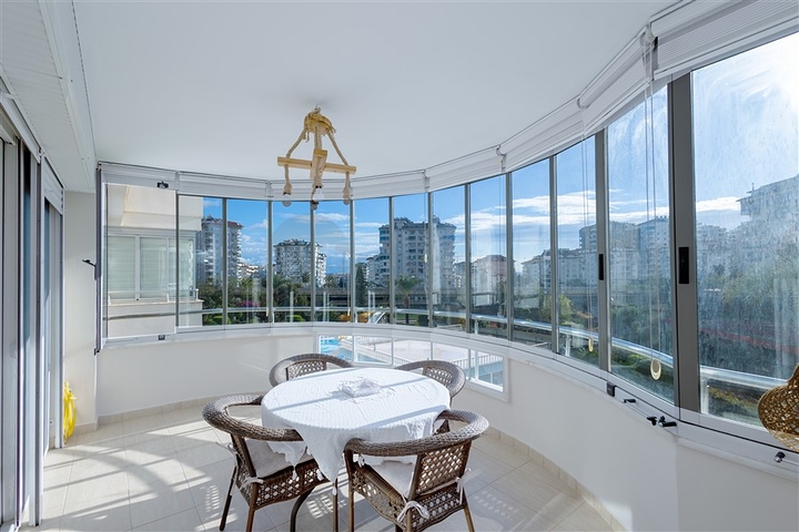 شقة مريحة مفروشة 2 + 1 في مجمع مع البنية التحتية