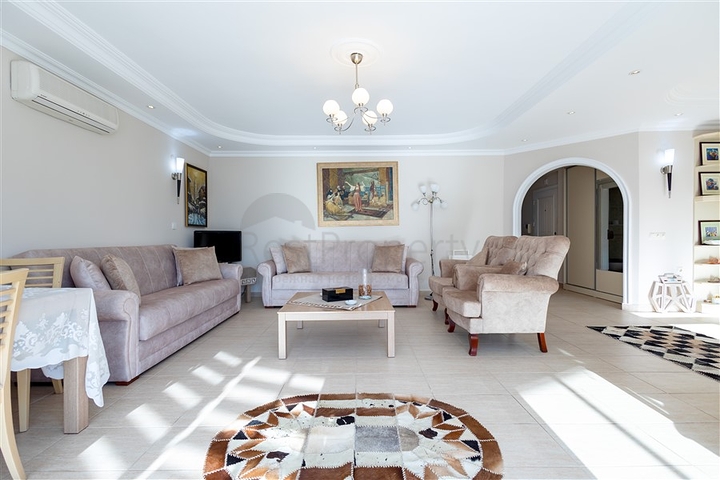 شقة مريحة مفروشة 2 + 1 في مجمع مع البنية التحتية