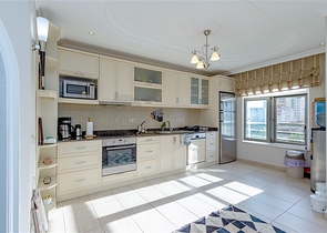 شقة مريحة مفروشة 2 + 1 في مجمع مع البنية التحتية