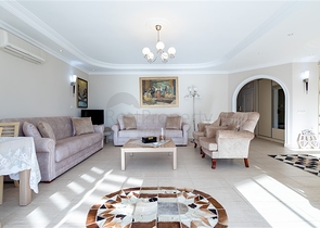 شقة مريحة مفروشة 2 + 1 في مجمع مع البنية التحتية