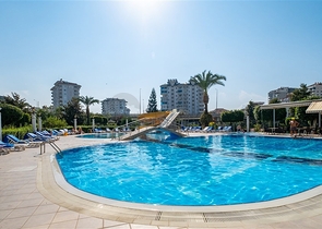 شقة مريحة مفروشة 2 + 1 في مجمع مع البنية التحتية