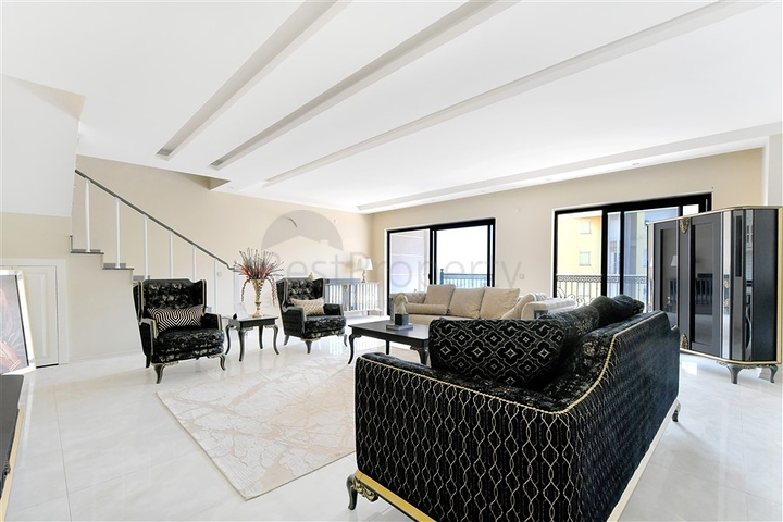 بنتهاوس واسع 3 + 1 مطل على البحر على بعد 50 مترا فقط من الشاطئ