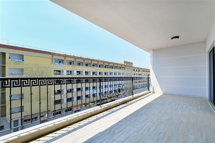 بنتهاوس واسع 3 + 1 مطل على البحر على بعد 50 مترا فقط من الشاطئ