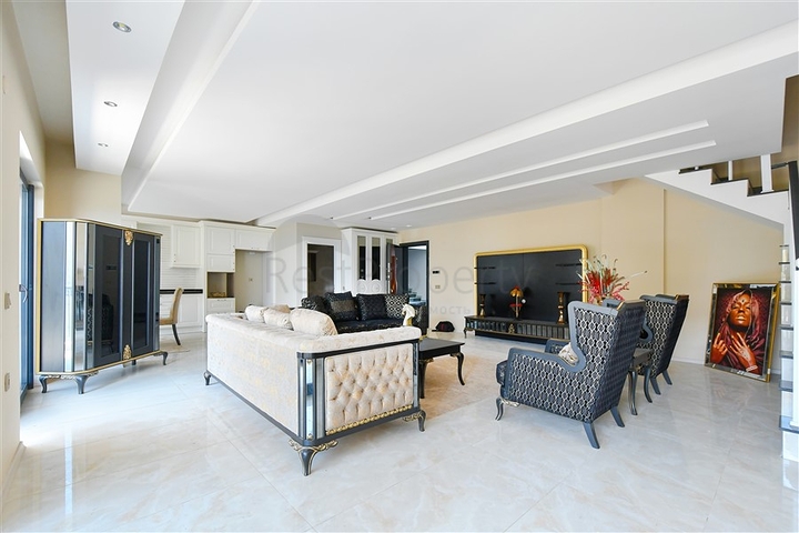 بنتهاوس واسع 3 + 1 مطل على البحر على بعد 50 مترا فقط من الشاطئ