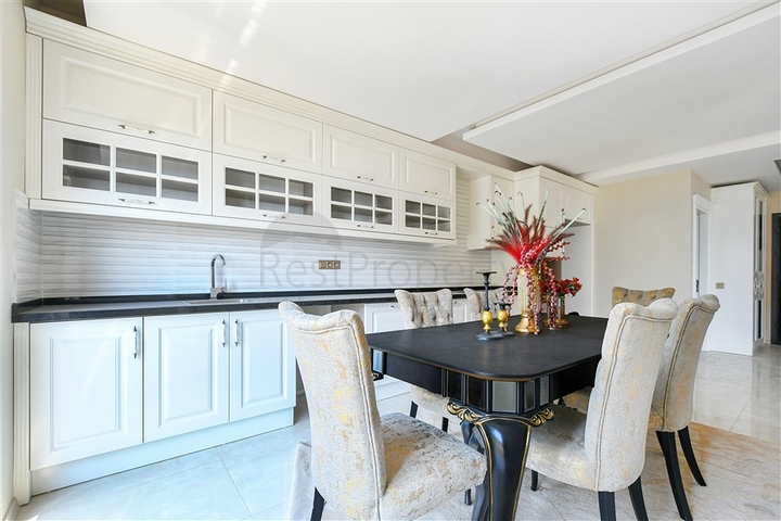 بنتهاوس واسع 3 + 1 مطل على البحر على بعد 50 مترا فقط من الشاطئ