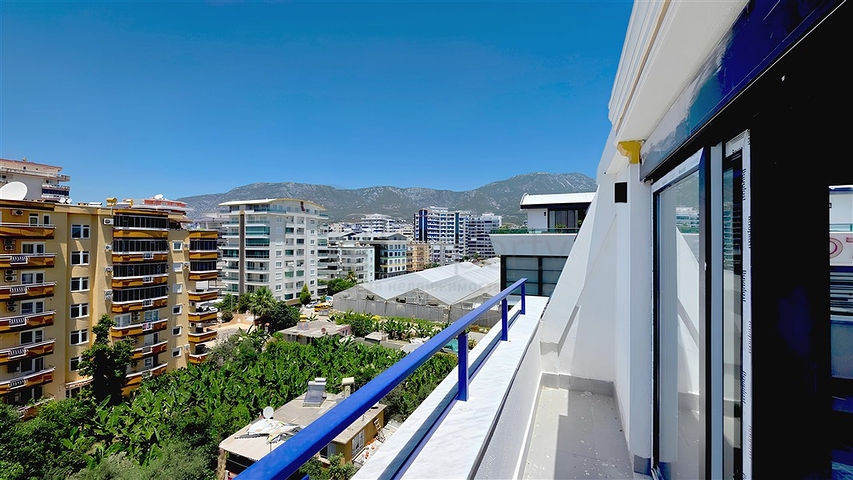 بنتهاوس على البحر مع تراس واسع في منطقة كارجاكاك 