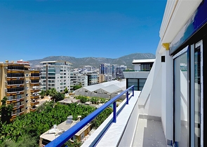 بنتهاوس على البحر مع تراس واسع في منطقة كارجاكاك 