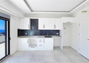 بنتهاوس على البحر مع تراس واسع في منطقة كارجاكاك 