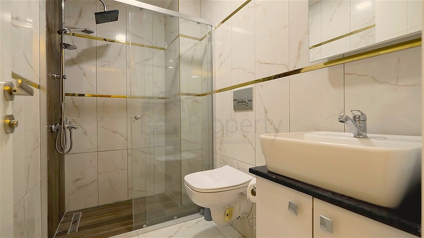 دوبلكس مفروش واسع مع تراس وإطلالة على البحر في مجمع سكني حديث