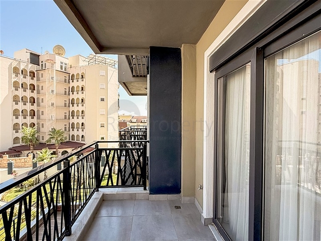 دوبلكس مفروش واسع مع تراس وإطلالة على البحر في مجمع سكني حديث