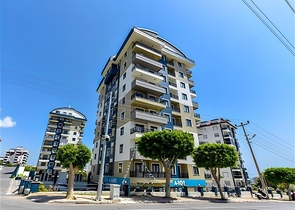 دوبلكس مفروش واسع مع تراس وإطلالة على البحر في مجمع سكني حديث