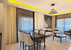 دوبلكس مفروش واسع مع تراس وإطلالة على البحر في مجمع سكني حديث