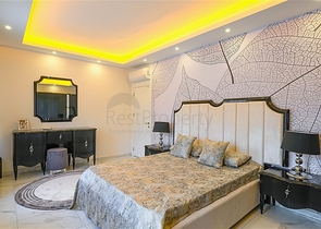 دوبلكس مفروش واسع مع تراس وإطلالة على البحر في مجمع سكني حديث