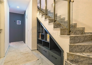 دوبلكس مفروش واسع مع تراس وإطلالة على البحر في مجمع سكني حديث