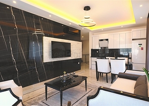 دوبلكس مفروش واسع مع تراس وإطلالة على البحر في مجمع سكني حديث