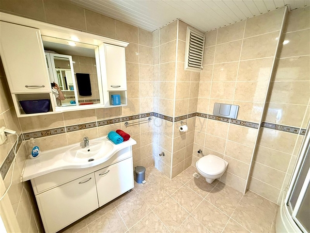 شقة 2+1 مؤثثة بشكل مريح في مجمع سكني جيد الصيانة في منطقة جيكجيلي