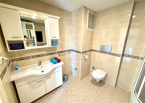 شقة 2+1 مؤثثة بشكل مريح في مجمع سكني جيد الصيانة في منطقة جيكجيلي