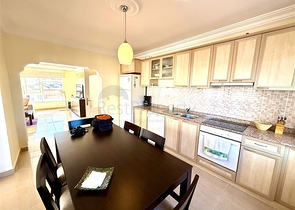 شقة 2+1 مؤثثة بشكل مريح في مجمع سكني جيد الصيانة في منطقة جيكجيلي