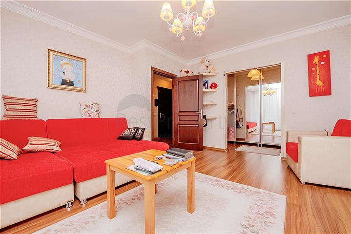 شقة فسيحة 5 + 1 مع إطلالات بانورامية وعلى بعد مسافة قصيرة سيرا على الأقدام من البحر في منطقة توسمور