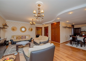 شقة فسيحة 5 + 1 مع إطلالات بانورامية وعلى بعد مسافة قصيرة سيرا على الأقدام من البحر في منطقة توسمور